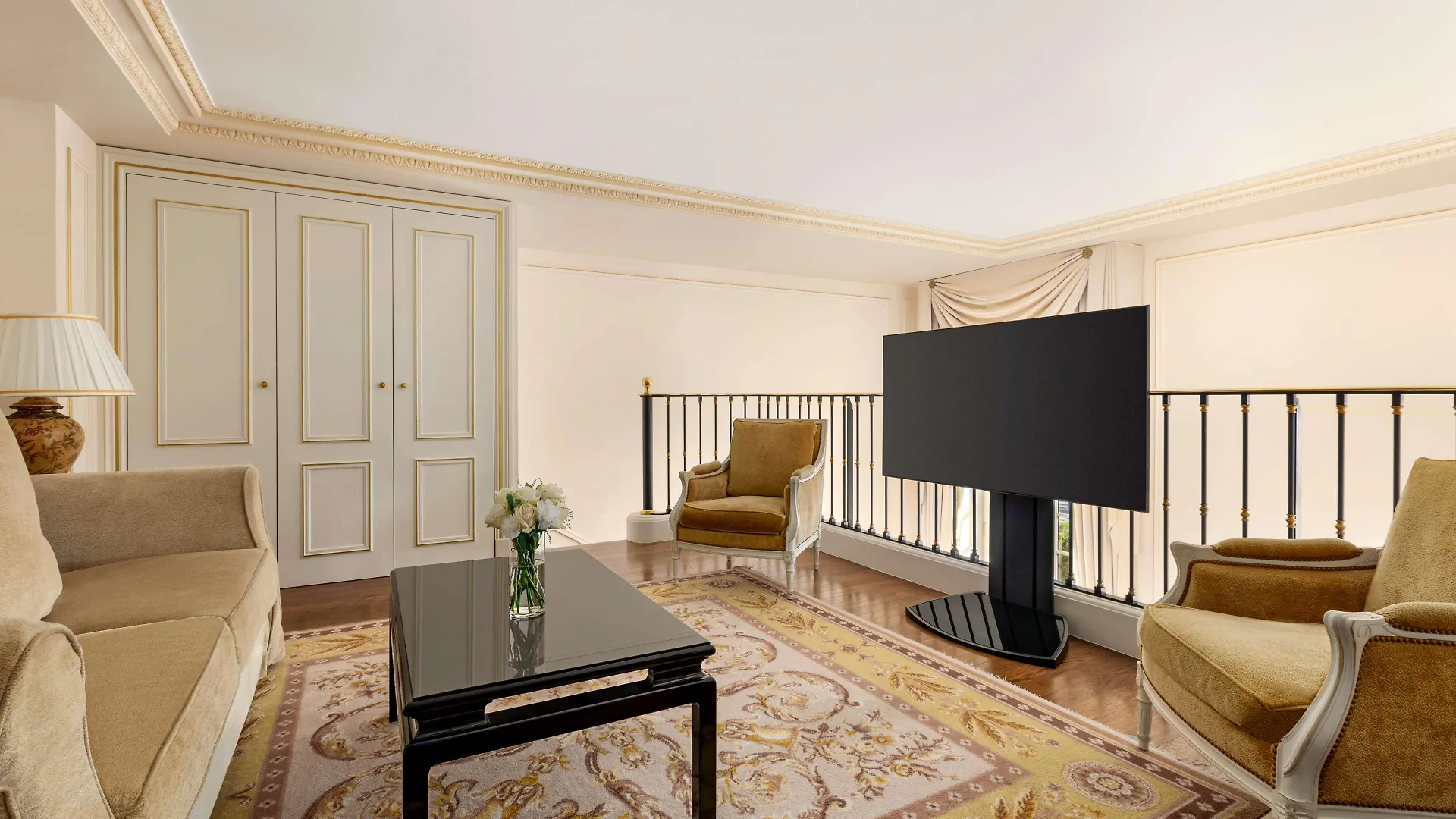 Shangri-la Hotel 5*
